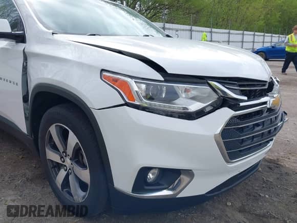 2018 Chevrolet Traverse LT z VIN 1GNEVHKW4JJ275817, wystawiony jako IAAI lot #42179473 z przebiegiem 81 595 mil mil oraz . Historia ofert i sprzedaży dostępna na DreamBid. Obrazek 18.