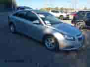 2013 Chevrolet Cruze 1LT z VIN 1G1PC5SB8D7310095, wystawiony jako IAAI lot #43429983 z przebiegiem 180 183 mil mil oraz . Historia ofert i sprzedaży dostępna na DreamBid. Obrazek 1.