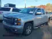 2015 Chevrolet Silverado 1500 LT z VIN 1GCVKREC8FZ415689, wystawiony jako IAAI lot #40782568 z przebiegiem 111 261 mil mil oraz . Historia ofert i sprzedaży dostępna na DreamBid. Obrazek 17.