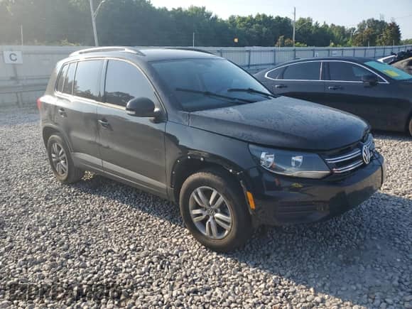 2017 Volkswagen Tiguan S с VIN WVGAV7AX5HK020668, выставлен на аукционе Copart как лот 60418325 с пробегом 141 830 миль миль и Чистый • Clean title. История ставок и продаж доступна на DreamBid. Изображение 4.