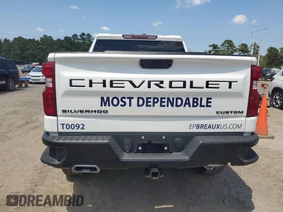 2024 Chevrolet Silverado 1500 Custom Trail Boss z VIN 3GCUDCE89RG392815, wystawiony jako Copart lot #70260445 z przebiegiem 29 021 mil mil oraz Szkoda całkowita • Salvage title. Historia ofert i sprzedaży dostępna na DreamBid. Obrazek 6.
