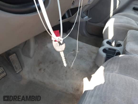 2004 Chevrolet Tahoe LS z VIN 1GNEC13V34R295484, wystawiony jako IAAI lot #42888588 z przebiegiem 150 250 mil mil oraz . Historia ofert i sprzedaży dostępna na DreamBid. Obrazek 11.