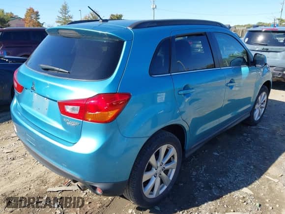 2013 Mitsubishi Outlander SE z VIN 4A4AP4AU1DE001975, wystawiony jako IAAI lot #43467352 z przebiegiem 94 029 mil mil oraz . Historia ofert i sprzedaży dostępna na DreamBid. Obrazek 4.