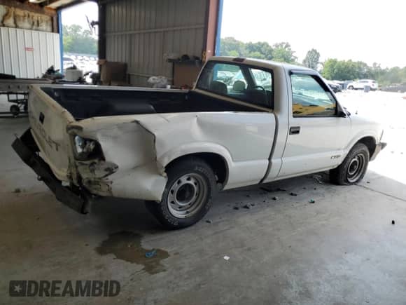 1996 Chevrolet S-10 with VIN 1GCCS1442TK131224, listed as a Copart auction lot 62738005 with 116,671 mi miles and Salvage title. Bid and sale history available at DreamBid. Image 3.
