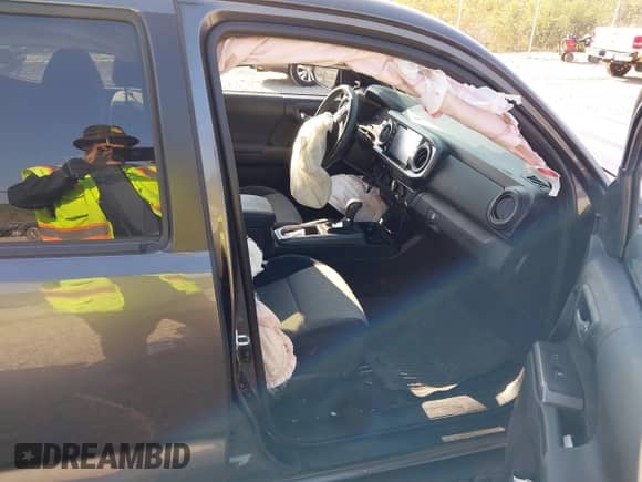 2021 Toyota Tacoma SR with VIN 3TYCZ5AN0MT027247, listed as a IAAI auction lot 43234020 with 26,058 mi miles and . Bid and sale history available at DreamBid. Image 5.