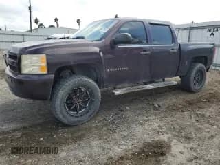 2008 Chevrolet Silverado 1500 2LT with VIN 2GCEC13JX81100274, listed as a Copart auction lot 43967765 with 277,490 mi miles and Salvage title. Bid and sale history available at DreamBid. Image 1.