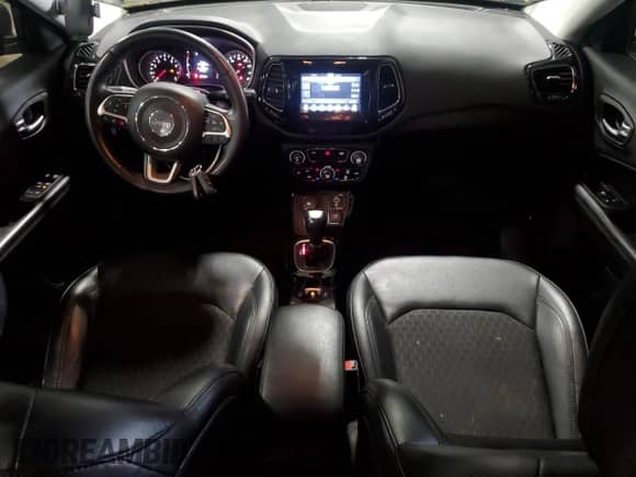 2019 Jeep Compass Latitude с VIN 3C4NJDBB1KT622895, выставлен на аукционе Copart как лот 67121915 с пробегом 93 173 миль миль и Списание • Salvage title. История ставок и продаж доступна на DreamBid. Изображение 8.