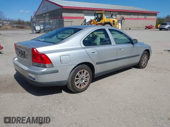 2004 Volvo S60 с VIN YV1RS61T242361425, выставлен на аукционе IAAI как лот 41987136 с пробегом 221 533 миль миль и . История ставок и продаж доступна на DreamBid. Изображение 4.
