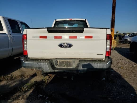 2017 Ford F-250 XLT с VIN 1FTBF2B60HEB57207, выставлен на аукционе Copart как лот 70478964 с пробегом 72 175 миль миль и Списание • Salvage title. История ставок и продаж доступна на DreamBid. Изображение 6.