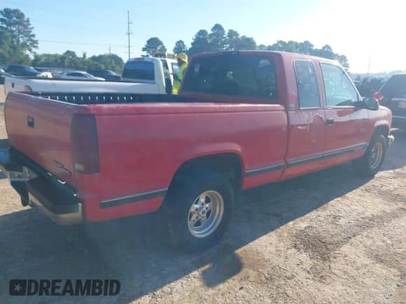 1995 GMC Sierra 1500 z VIN 2GTEC19K1S1587792, wystawiony jako IAAI lot #42213611 z przebiegiem 277 079 mil mil oraz . Historia ofert i sprzedaży dostępna na DreamBid. Obrazek 4.