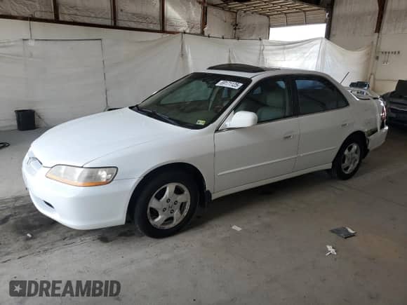 2000 Honda Accord EX with VIN 1HGCG5668YA119262, listed as a Copart auction lot 69171125 with 162,257 mi miles and Salvage title. Bid and sale history available at DreamBid. Image 1.