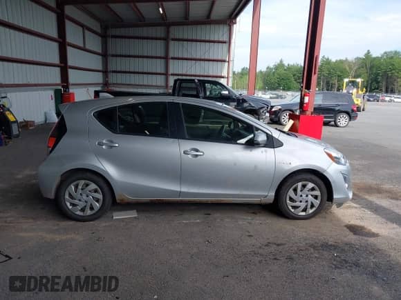 2015 Toyota Prius One z VIN JTDKDTB30F1580908, wystawiony jako IAAI lot #42583483 z przebiegiem 227 830 mil mil oraz . Historia ofert i sprzedaży dostępna na DreamBid. Obrazek 13.