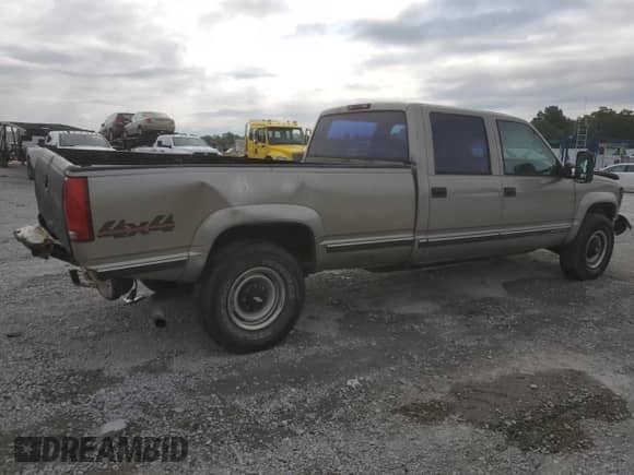 1999 Chevrolet Silverado 3500 z VIN 1GCHK33R4XF096473, wystawiony jako Copart lot #65189104 z przebiegiem 174 416 mil mil oraz Szkoda całkowita • Salvage title. Historia ofert i sprzedaży dostępna na DreamBid. Obrazek 3.