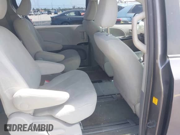 2012 Toyota Sienna с VIN 5TDZK3DC7CS211561, выставлен на аукционе IAAI как лот 42387790 с пробегом 222 925 миль миль и . История ставок и продаж доступна на DreamBid. Изображение 8.