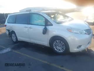 2015 Toyota Sienna XLE z VIN 5TDYK3DC9FS633525, wystawiony jako IAAI lot #41249909 z przebiegiem 128 236 mil mil oraz . Historia ofert i sprzedaży dostępna na DreamBid. Obrazek 1.
