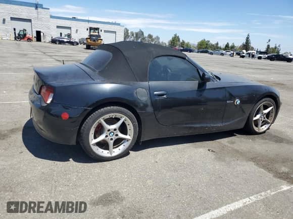 2006 BMW Z4 3.0si с VIN 4USBU53586LX01503, выставлен на аукционе Copart как лот 64244495 с пробегом 116 616 миль миль и Списание • Salvage title. История ставок и продаж доступна на DreamBid. Изображение 3.