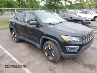 2017 Jeep Compass Trailhawk z VIN 3C4NJDDB2HT624726, wystawiony jako IAAI lot #42865525 z przebiegiem 92 213 mil mil oraz . Historia ofert i sprzedaży dostępna na DreamBid. Obrazek 1.