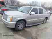 2005 Cadillac Escalade EXT z VIN 3GYEK62NX5G113446, wystawiony jako IAAI lot #41559504 z przebiegiem 173 247 mil mil oraz . Historia ofert i sprzedaży dostępna na DreamBid. Obrazek 2.