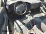 1995 Toyota Camry z VIN 4T1GK12C7SU099655, wystawiony jako Copart lot #58421895 z przebiegiem 89 299 mil mil oraz Czysty tytuł • Clean title. Historia ofert i sprzedaży dostępna na DreamBid. Obrazek 8.