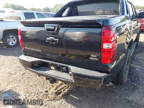 2011 Chevrolet Avalanche LS с VIN 3GNMCEE05BG291728, выставлен на аукционе IAAI как лот 42567854 с пробегом 190 621 миль миль и . История ставок и продаж доступна на DreamBid. Изображение 16.