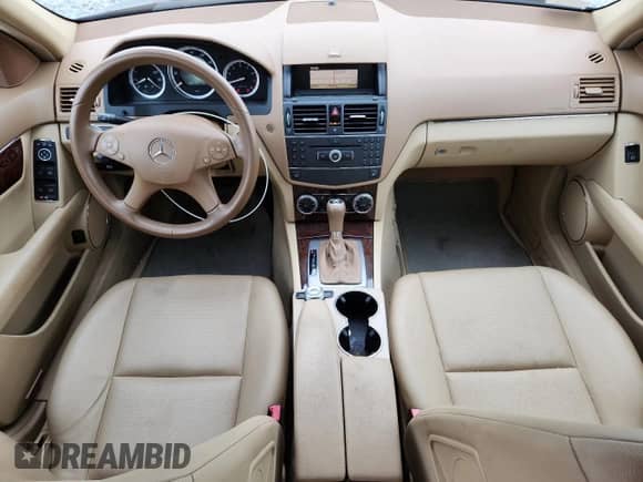 2008 Mercedes-Benz C 300 Sport z VIN WDDGF81X88F165011, wystawiony jako Copart lot #70551805 z przebiegiem 146 539 mil mil oraz Czysty tytuł • Clean title. Historia ofert i sprzedaży dostępna na DreamBid. Obrazek 8.