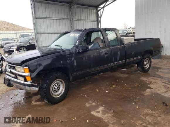 2000 Chevrolet Silverado 2500 с VIN 1GCGC29J9YF414173, выставлен на аукционе Copart как лот 82106224 с пробегом 106 715 миль миль и На запчасти • Non repairable. История ставок и продаж доступна на DreamBid. Изображение 1.