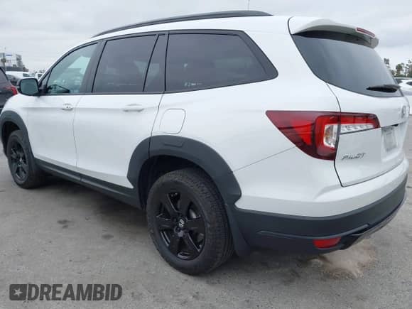2022 Honda Pilot TrailSport with VIN 5FNYF6H8XNB082116, listed as a IAAI auction lot 42100968 with 31,697 mi miles and . Bid and sale history available at DreamBid. Image 3.
