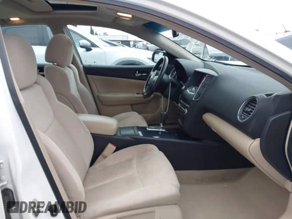 2013 Nissan Maxima SV z VIN 1N4AA5AP2DC821279, wystawiony jako IAAI lot #42767993 z przebiegiem 61 599 mil mil oraz . Historia ofert i sprzedaży dostępna na DreamBid. Obrazek 5.