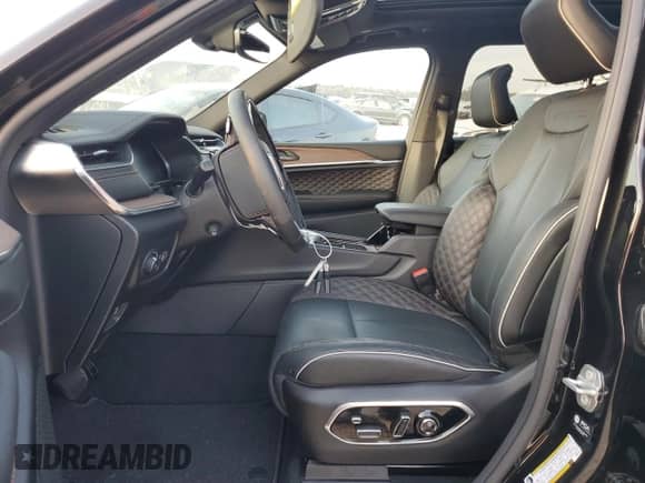 2025 Jeep Grand Cherokee Summit с VIN 1C4RJHEG1S8640375, выставлен на аукционе Copart как лот 44253355 с пробегом 961 миль миль и Чистый • Clean title. История ставок и продаж доступна на DreamBid. Изображение 7.