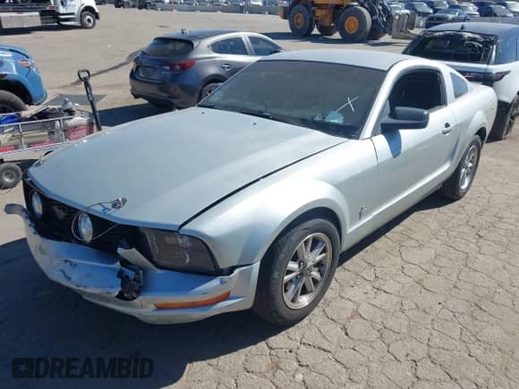 2006 Ford Mustang Standard with VIN 1ZVFT80N765121287, listed as a IAAI auction lot 43442943 with 161,926 mi miles and . Bid and sale history available at DreamBid. Image 18.