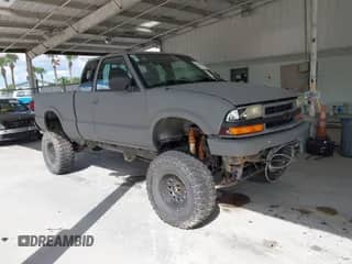 2003 Chevrolet S-10 LS с VIN 1GCCT19X838132407, выставлен на аукционе IAAI как лот 43284454 с пробегом 99 014 миль миль и . История ставок и продаж доступна на DreamBid. Изображение 1.