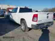 2020 Ram 1500 Big Horn z VIN 1C6RREBT8LN277897, wystawiony jako IAAI lot #41351006 z przebiegiem 50 155 mil mil oraz . Historia ofert i sprzedaży dostępna na DreamBid. Obrazek 3.