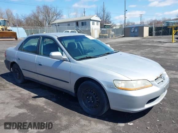 2000 Honda Accord LX z VIN 1HGCG6554YA010781, wystawiony jako IAAI lot #41933858 z przebiegiem 221 048 mil mil oraz . Historia ofert i sprzedaży dostępna na DreamBid. Obrazek 1.