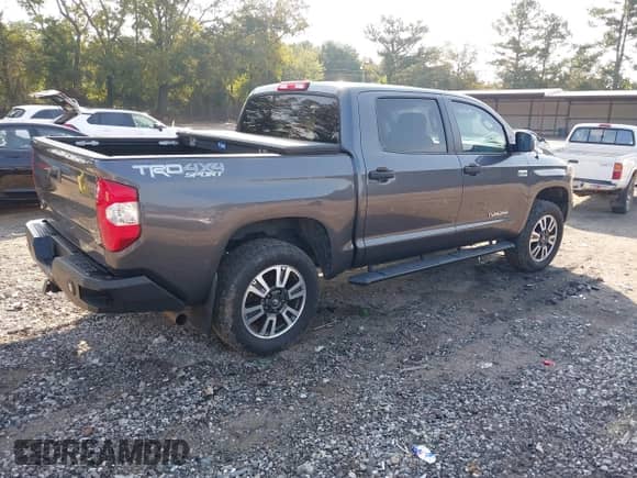 2018 Toyota Tundra SR5 с VIN 5TFDW5F12JX763868, выставлен на аукционе IAAI как лот 43233814 с пробегом 86 210 миль миль и . История ставок и продаж доступна на DreamBid. Изображение 4.