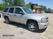 2007 Chevrolet TrailBlazer LT z VIN 1GNDT13S872101918, wystawiony jako Copart lot #61654975 z przebiegiem 218 743 mil mil oraz Czysty tytuł • Clean title. Historia ofert i sprzedaży dostępna na DreamBid. Obrazek 4.