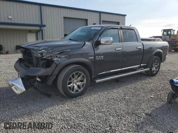2017 Ram 1500 Limited z VIN 1C6RR7WT0HS625321, wystawiony jako Copart lot #56884495 z przebiegiem 129 376 mil mil oraz Szkoda całkowita • Salvage title. Historia ofert i sprzedaży dostępna na DreamBid. Obrazek 1.