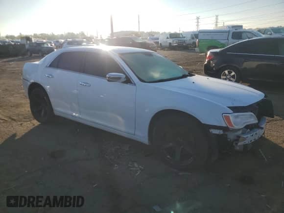 2014 Chrysler 300 C z VIN 2C3CCAET6EH100835, wystawiony jako Copart lot #81821505 z przebiegiem 150 149 mil mil oraz Czysty tytuł • Clean title. Historia ofert i sprzedaży dostępna na DreamBid. Obrazek 4.