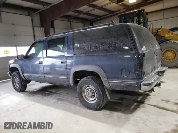 1999 Chevrolet Suburban z VIN 1GNGK26J2XJ333199, wystawiony jako Copart lot #88689555 z przebiegiem 251 752 mil mil oraz Szkoda całkowita • Salvage title. Historia ofert i sprzedaży dostępna na DreamBid. Obrazek 2.