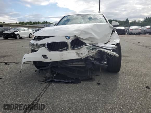 2018 BMW 3 Series 320i xDrive z VIN WBA8A3C5XJA498841, wystawiony jako Copart lot #68557075 z przebiegiem 78 063 mil mil oraz Szkoda całkowita • Salvage title. Historia ofert i sprzedaży dostępna na DreamBid. Obrazek 5.