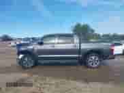 2017 Toyota Tundra Platinum с VIN 5TFAY5F15HX627757, выставлен на аукционе IAAI как лот 41155707 с пробегом 90 675 миль миль и . История ставок и продаж доступна на DreamBid. Изображение 14.