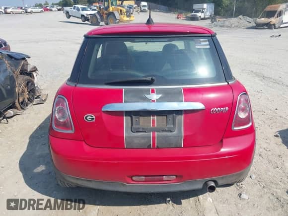 2012 MINI Hardtop z VIN WMWSU3C59CT542932, wystawiony jako IAAI lot #43251120 z przebiegiem 175 000 mil mil oraz . Historia ofert i sprzedaży dostępna na DreamBid. Obrazek 16.