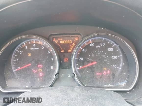 2014 Nissan Note SV z VIN 3N1CE2CP1EL427364, wystawiony jako IAAI lot #42678715 z przebiegiem 106 850 mil mil oraz . Historia ofert i sprzedaży dostępna na DreamBid. Obrazek 7.