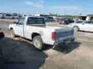 1988 Chevrolet S-10 z VIN 1GCBS14E0J2250990, wystawiony jako IAAI lot #42834696 z przebiegiem 3 848 254 mil mil oraz . Historia ofert i sprzedaży dostępna na DreamBid. Obrazek 3.