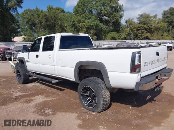 2007 Chevrolet Silverado 2500HD LT1 with VIN 1GCHC23D97F182244, listed as a IAAI auction lot 43463702 with 419,305 mi miles and . Bid and sale history available at DreamBid. Image 3.