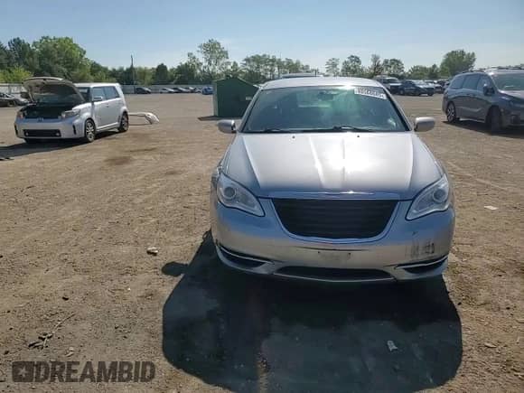 2014 Chrysler 200 Touring z VIN 1C3CCBBG8EN106401, wystawiony jako Copart lot #80568685 z przebiegiem 150 546 mil mil oraz Szkoda całkowita • Salvage title. Historia ofert i sprzedaży dostępna na DreamBid. Obrazek 13.