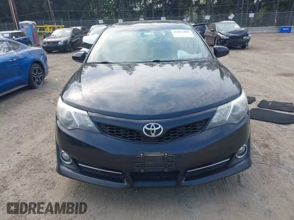 2014 Toyota Camry SE with VIN 4T1BF1FK2EU785333, listed as a IAAI auction lot 43167000 with 133,989 mi miles and . Bid and sale history available at DreamBid. Image 12.