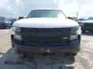 2020 Chevrolet Silverado 1500 Work Truck z VIN 1GCRYAEFXLZ179618, wystawiony jako IAAI lot #42499975 z przebiegiem 74 410 mil mil oraz . Historia ofert i sprzedaży dostępna na DreamBid. Obrazek 6.