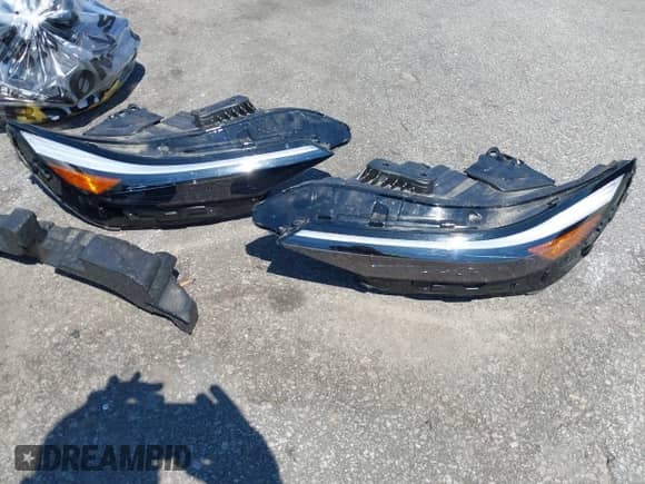 2025 Hyundai Elantra SE with VIN KMHLL4DG0SU858563, listed as a IAAI auction lot 43063523 with 8,831 mi miles and . Bid and sale history available at DreamBid. Image 18.