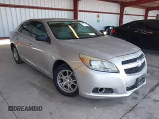2013 Chevrolet Malibu LS z VIN 1G11A5SA8DF254541, wystawiony jako IAAI lot #42627085 z przebiegiem 154 987 mil mil oraz . Historia ofert i sprzedaży dostępna na DreamBid. Obrazek 1.