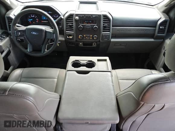 2018 Ford F-250 XL z VIN 1FT7W2A67JEC45748, wystawiony jako Copart lot #54447895 z przebiegiem 189 511 mil mil oraz Czysty tytuł • Clean title. Historia ofert i sprzedaży dostępna na DreamBid. Obrazek 8.